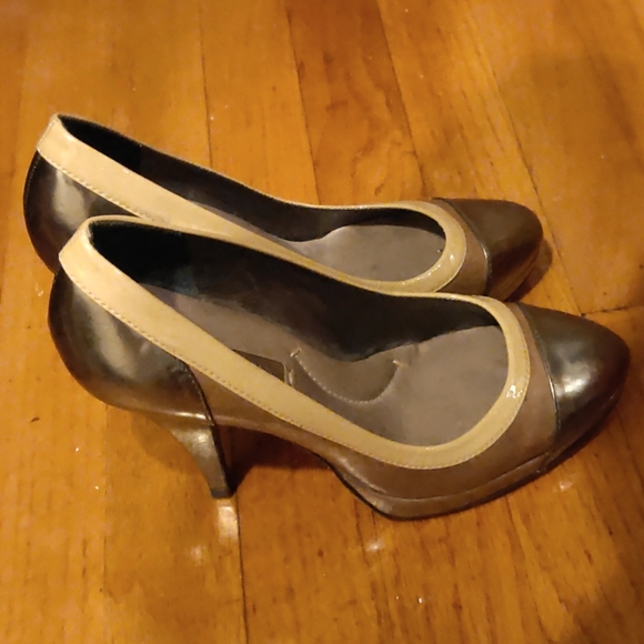 BCBGMaxAzria Heels 7B - Picture 1 of 4